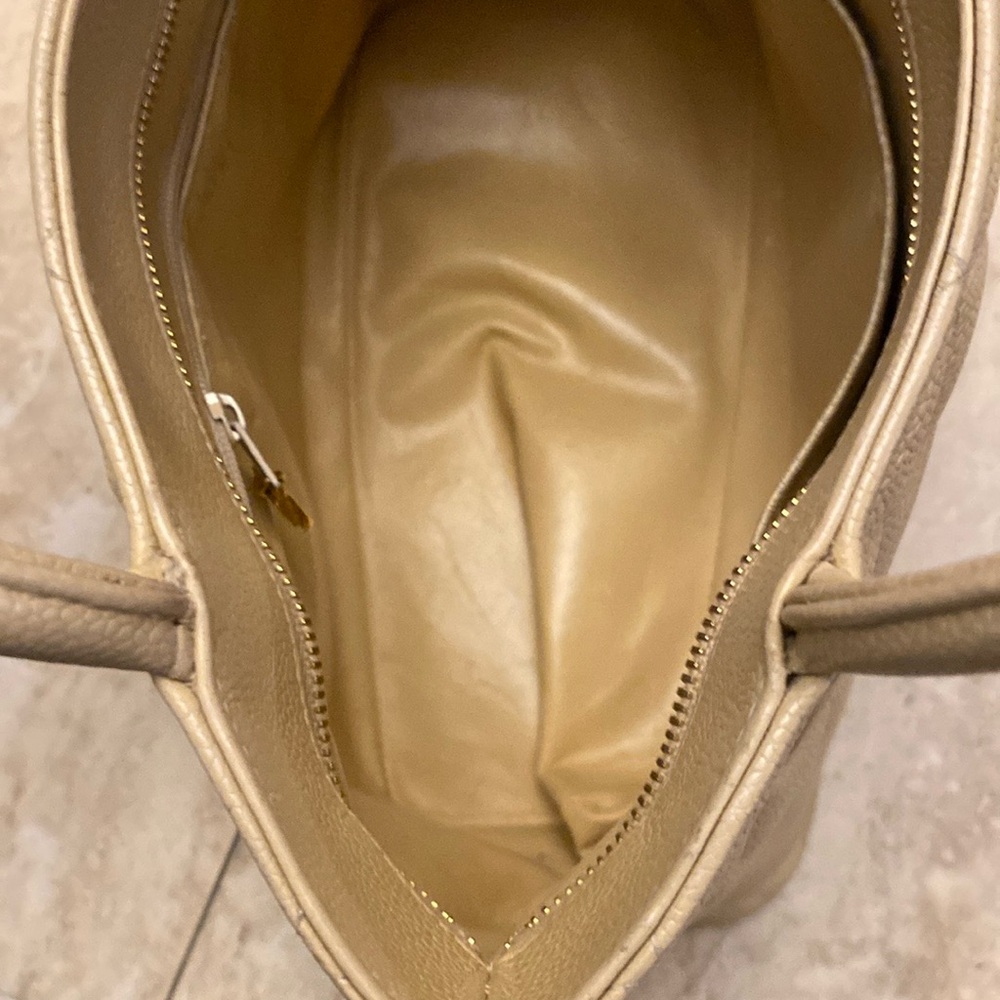 CHANEL Beige Authentic Vintage Caviar Medallion CC Tote-EUC with COA - Picture 4 of 16